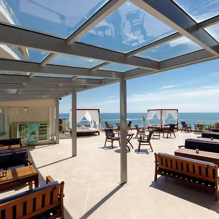 Apartman Front Luxurious Two Bedroom *