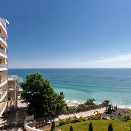 Apartman Front Luxurious Two Bedroom